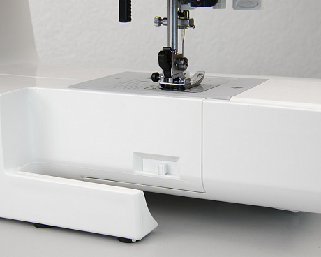 Бытовая швейная машина Janome 2030DC, Япония