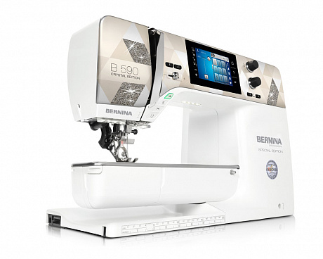 Бытовая швейная машина Bernina B590 Crystal Edition, Швейцария