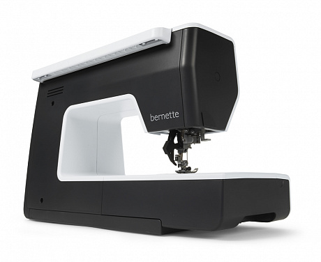 Бытовая швейная машина Bernette b77