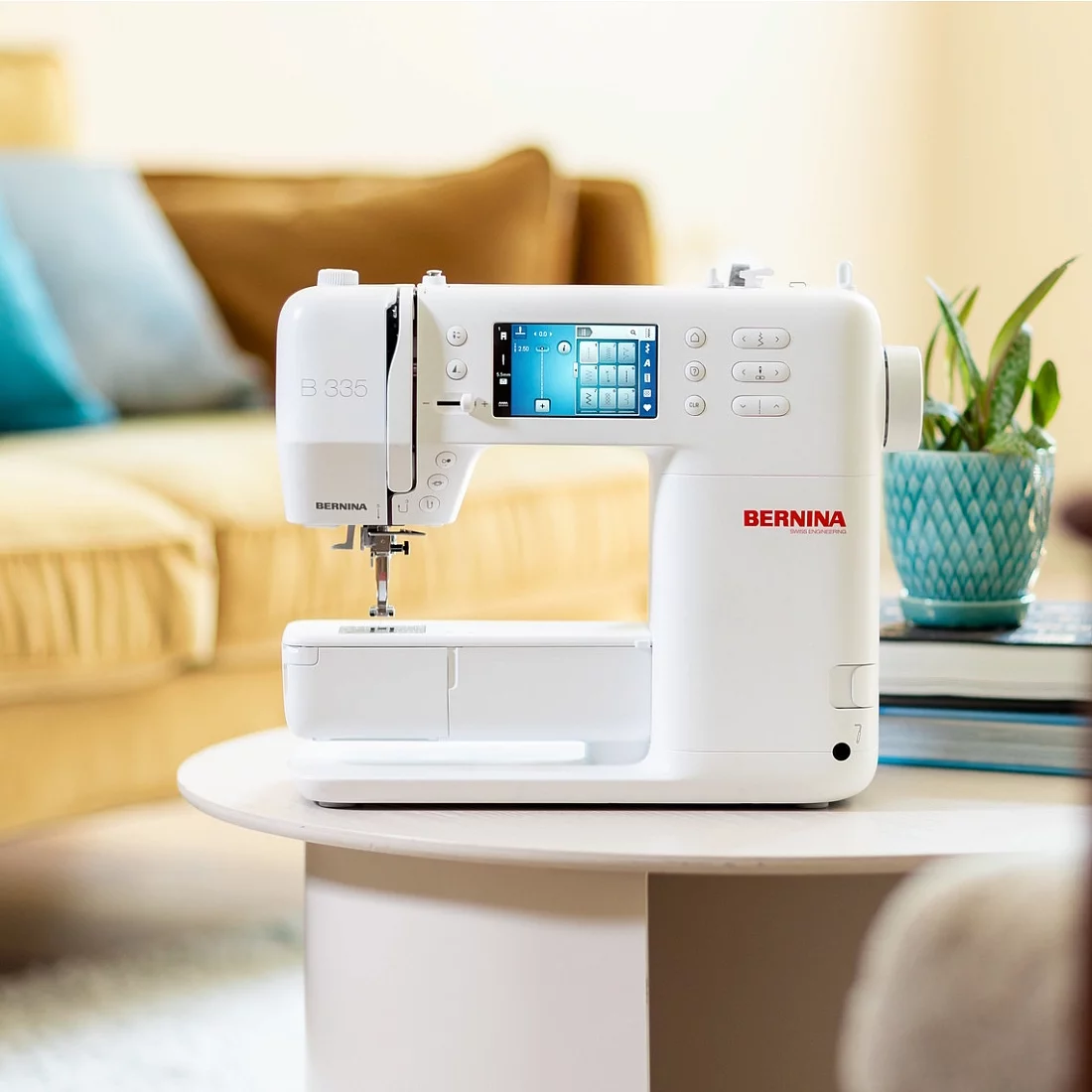 Бытовая швейная машина Bernina B335, Швейцария