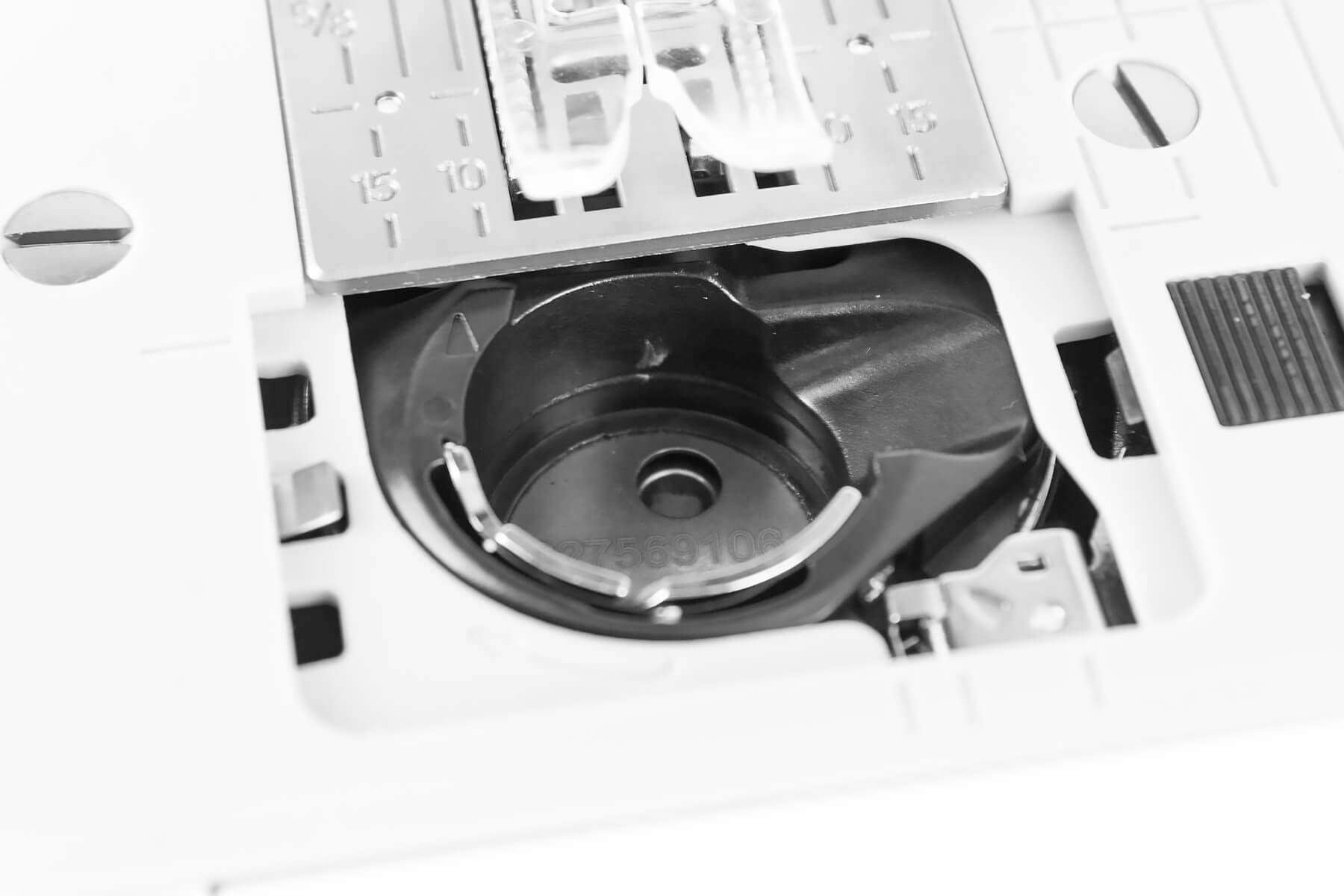 Бытовая швейная машина Janome 3700, Япония