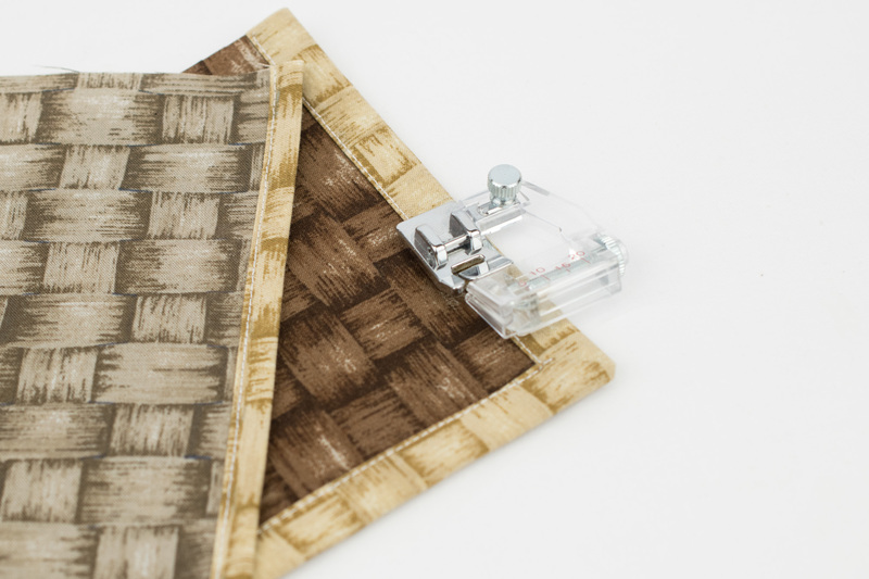 AU-114 Лапка для косой бейки с линейкой