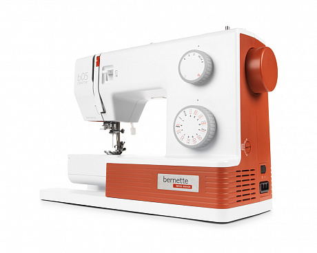 Бытовая швейная машина Bernette b05 Crafter, Швейцария