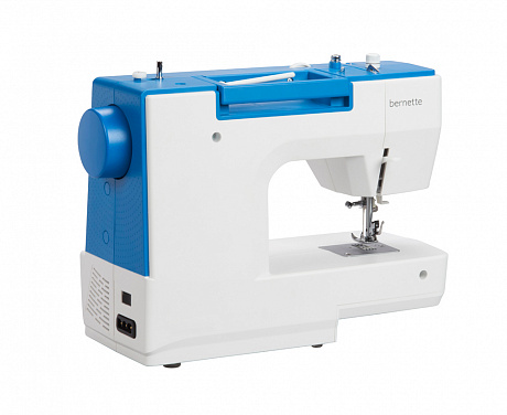 Бытовая швейная машина Bernette Sew&Go1