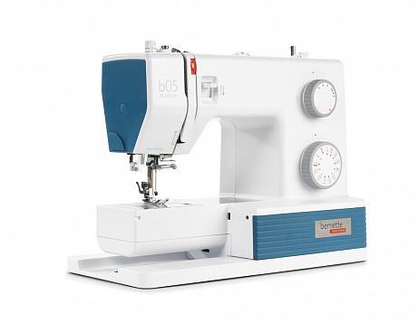 Бытовая швейная машина Bernette b05 Academy, Швейцария