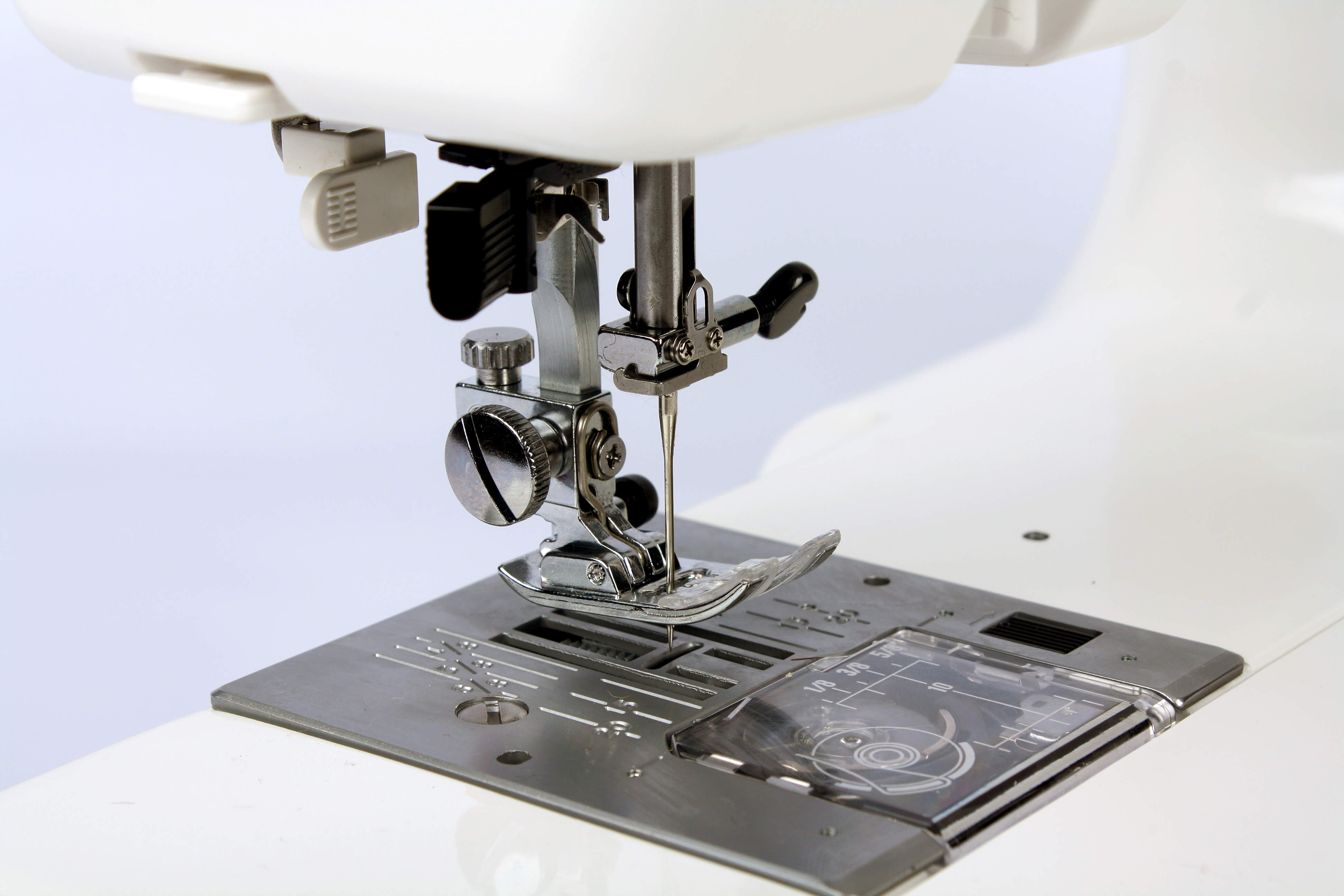  Бытовая швейная машина Janome 7524E Япония