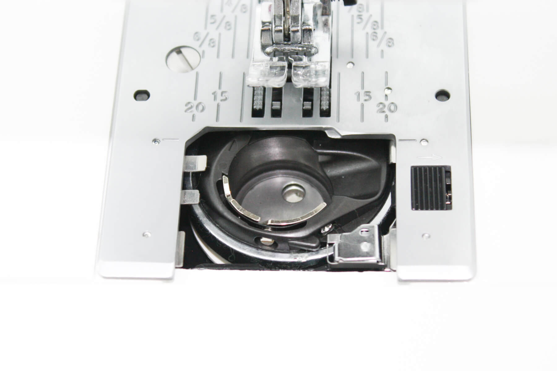 Бытовая швейная машина Janome 7518, Япония