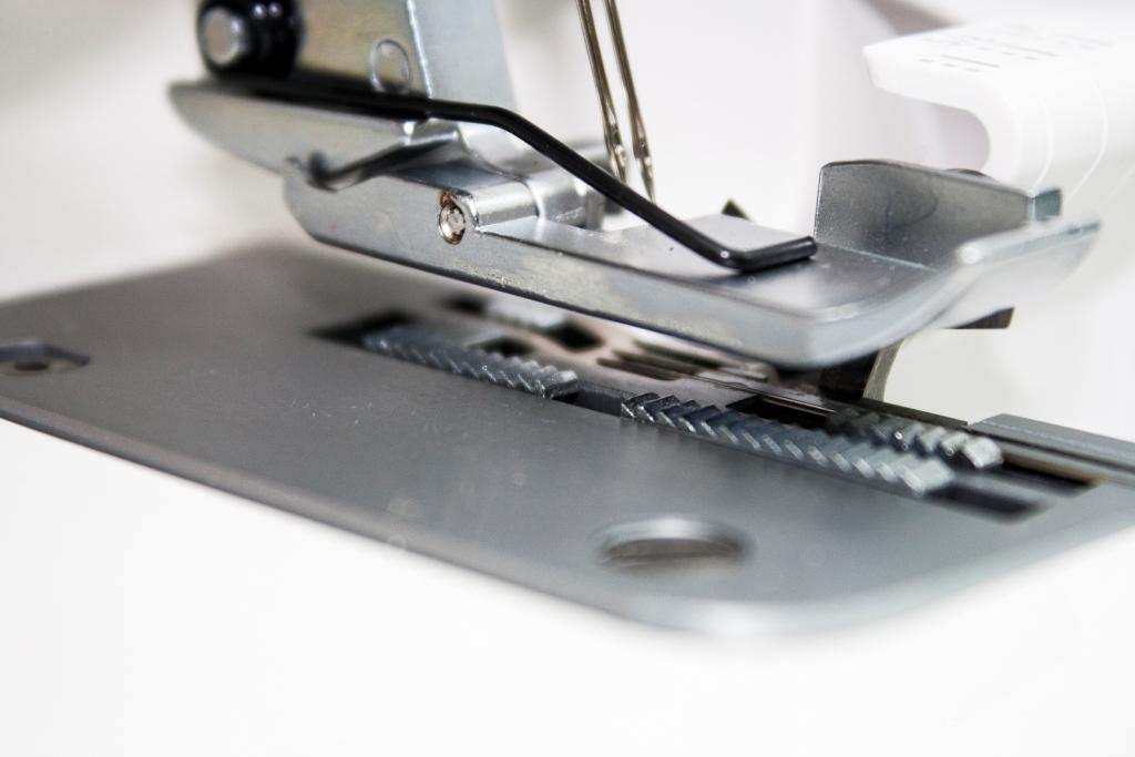 Оверлок Janome HQ-090D, Япония