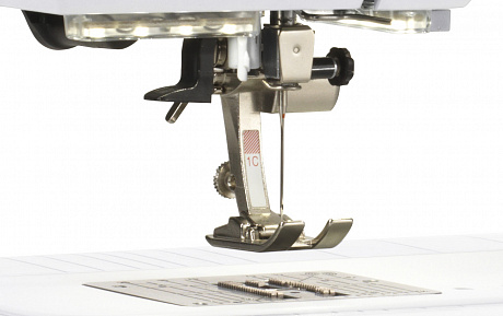 Бытовая швейная машина Bernina B480, Швейцария