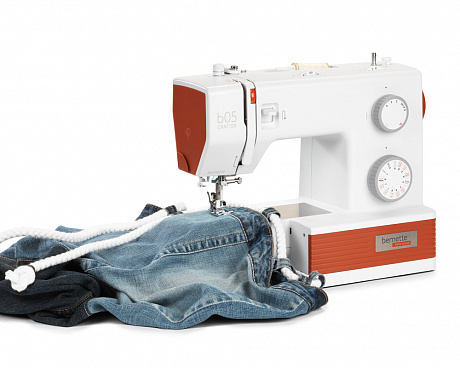 Бытовая швейная машина Bernette b05 Crafter, Швейцария