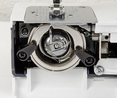 Бытовая швейная машина Bernette b33, Швейцария
