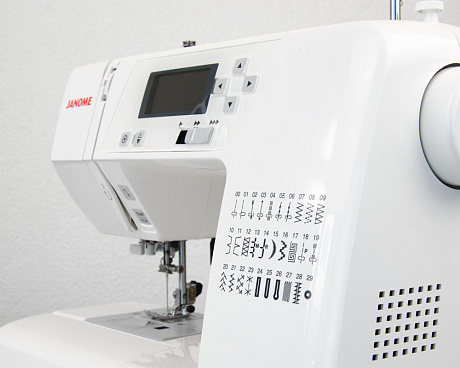Бытовая швейная машина Janome 2030DC, Япония