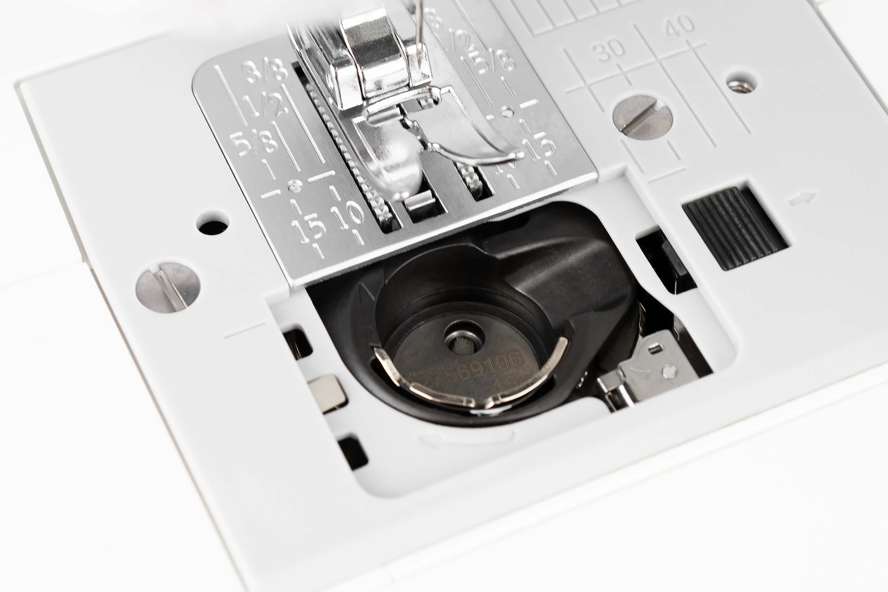 Бытовая швейная машина Janome EL230, Япония