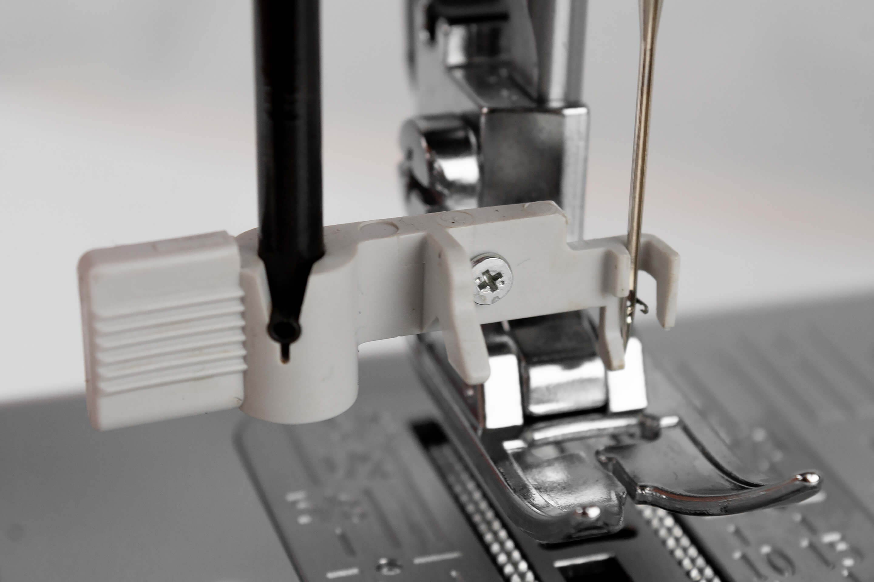 Бытовая швейная машина Janome EL230, Япония