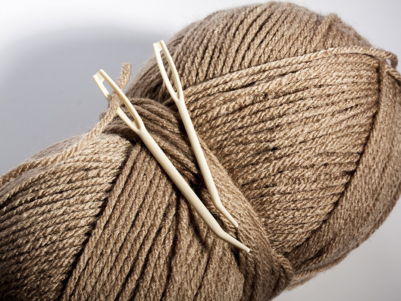 211.В Иглы ручные с тупым изогнутым кончиком для шитья пряжей 2шт